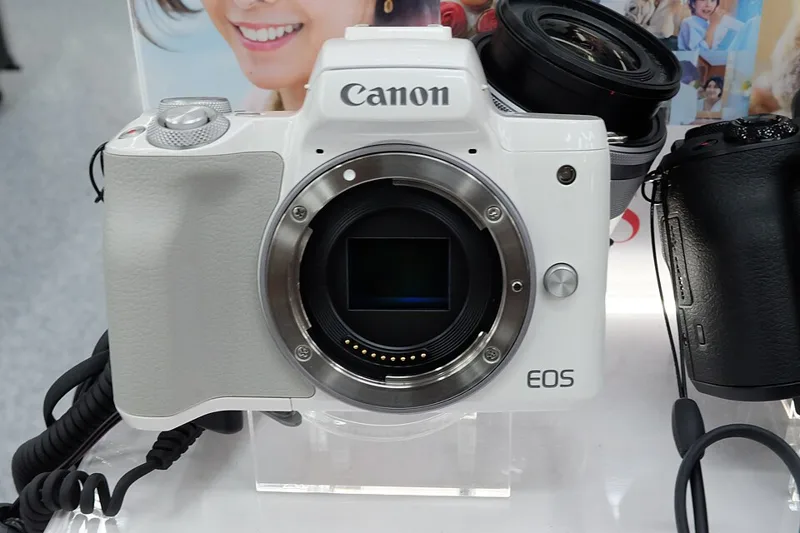 Canon EOS M50