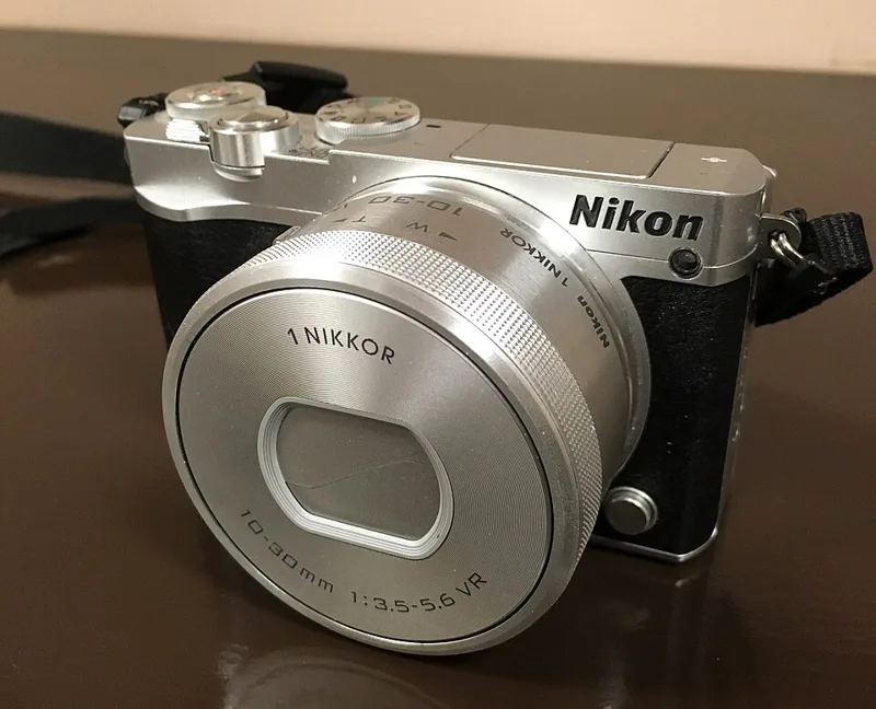Nikon 1 J5